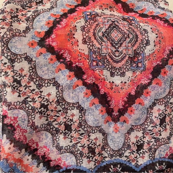 Ardene infinity scarf o/s - with design - Picture 6 of 6